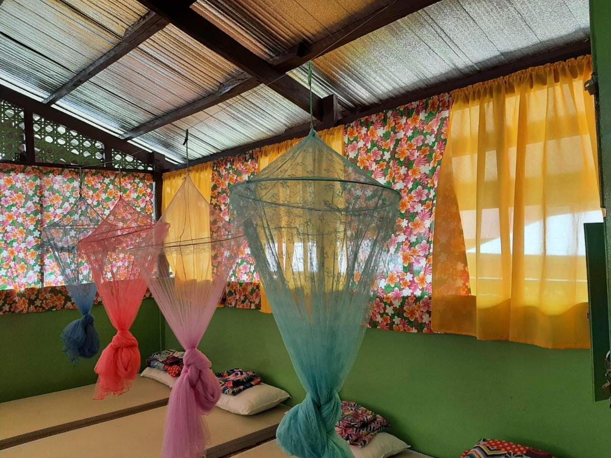 Roca'S Homestay Backpackers Chalet Batuan Luaran gambar