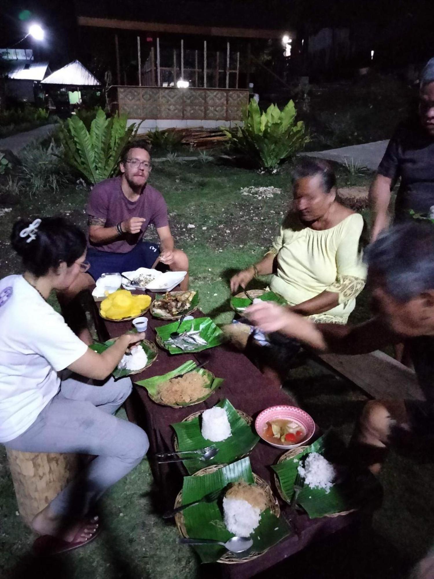 Roca'S Homestay Backpackers Chalet Batuan Luaran gambar