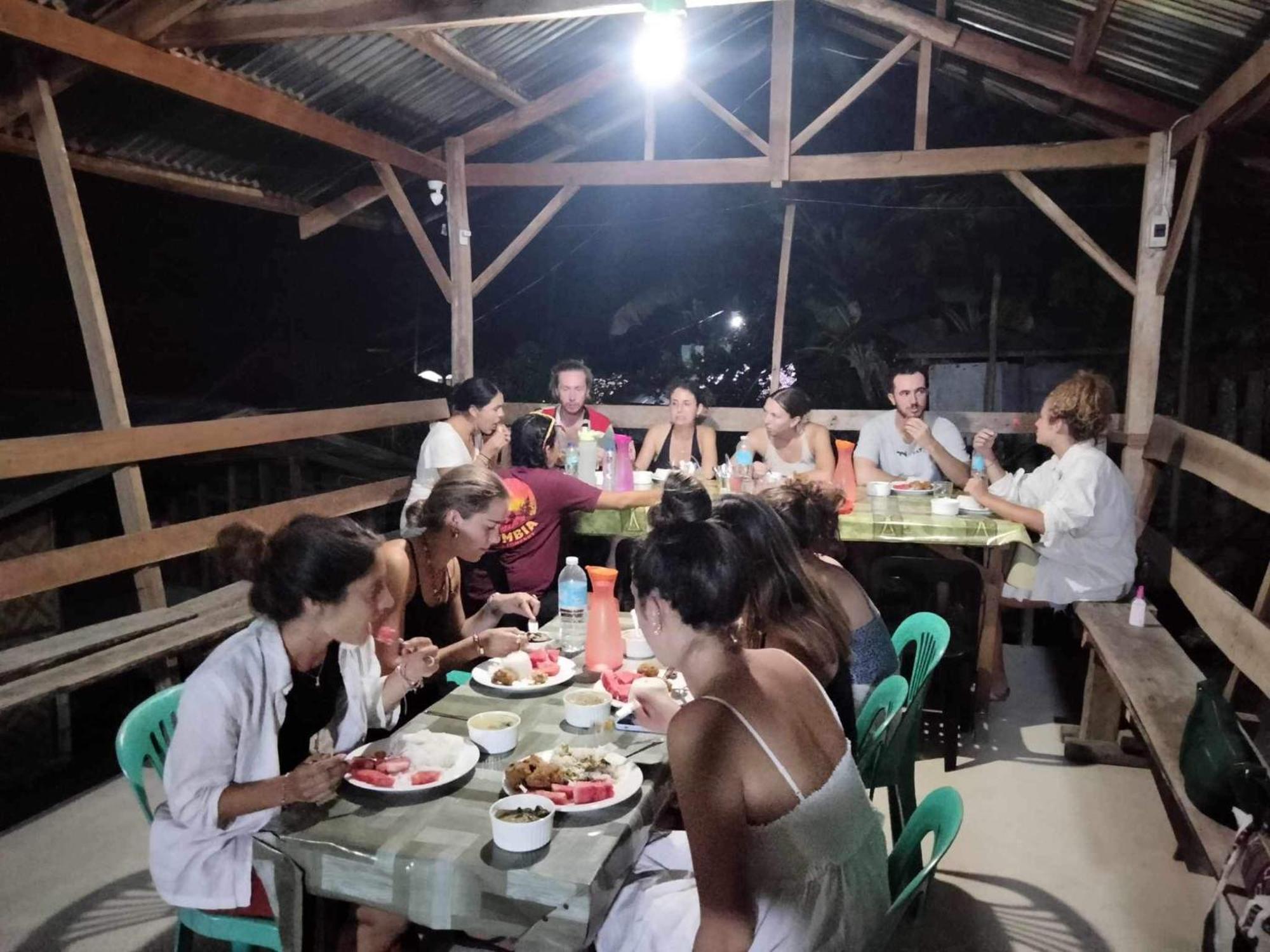 Roca'S Homestay Backpackers Chalet Batuan Luaran gambar
